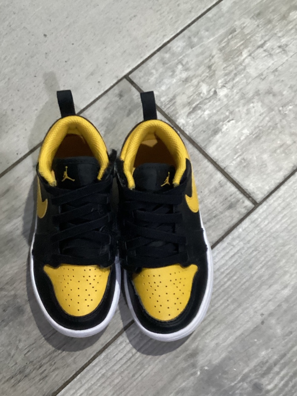 Jordan Kids Low Top Sneakers in Black & Yellow